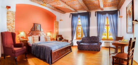 Spring, Bed, Off site, Day, Night, People, People, Activities, Winter, Summer, Food and drinks, Other, Other, Photo of the whole room, Logo/Certificate/Sign, Animals, Bedroom, Autumn, Pets, Pets, Guests, Area and facilities, Sports, Entertainment, Seasons, Time of day, Location, Sunrise, Sunset, group of guests, Family