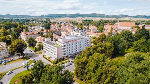 Property building, Off site, Location, Parking