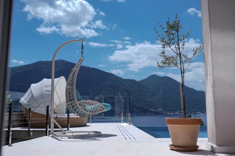 Lake view, Swimming pool