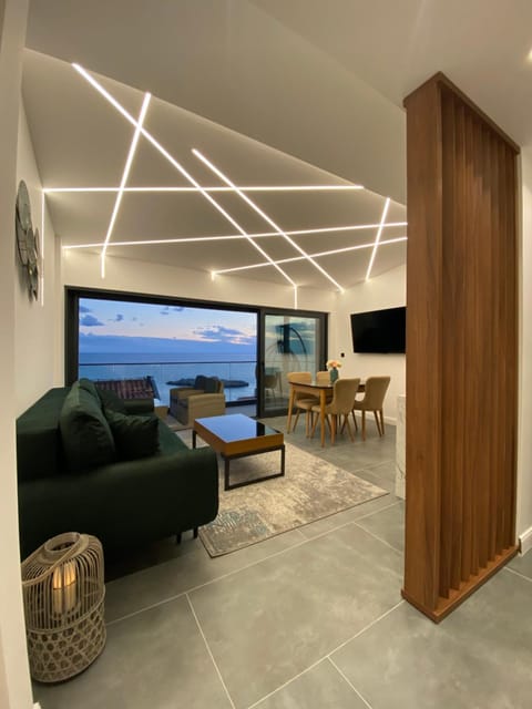 Communal lounge/ TV room, TV and multimedia, Living room, Seating area, Evening entertainment