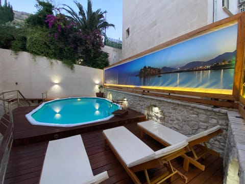 Swimming pool, sunbed