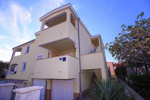 Property building, Facade/entrance, View (from property/room), Other, Garden view, Street view