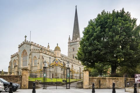 Landmark view, Street view