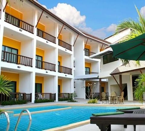 Facade/entrance, Swimming pool