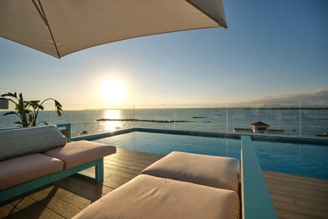 Pool view, Sea view