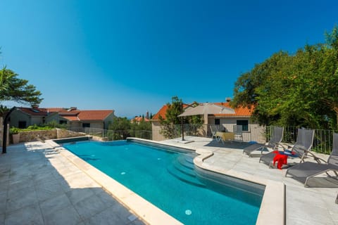 Swimming pool, Swimming pool