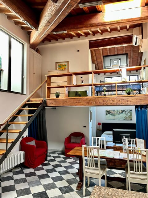 Living room, Photo of the whole room, Seating area, air conditioner