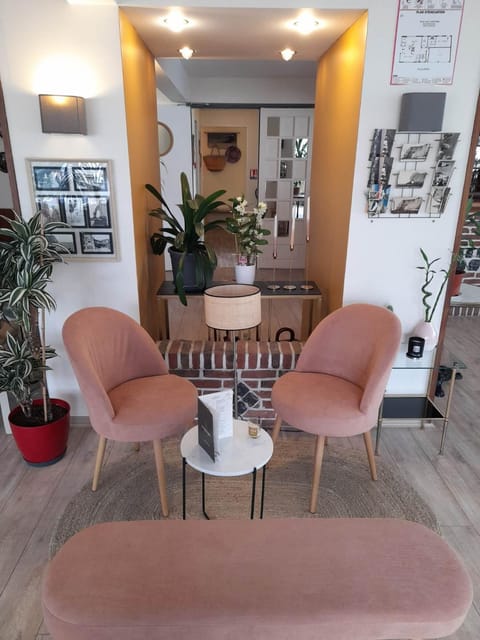 Lounge or bar