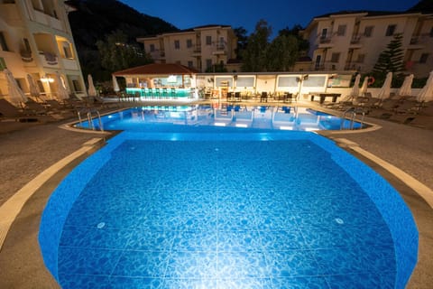 Night, Pool view, Swimming pool, sunbed