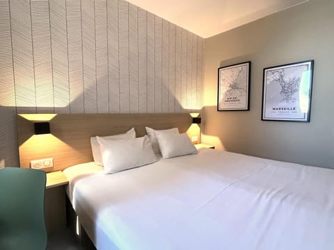Bed, Photo of the whole room, Decorative detail, Bedroom