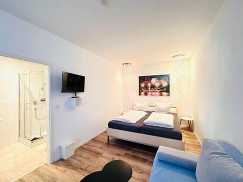 Bed, Photo of the whole room, Seating area, Bedroom