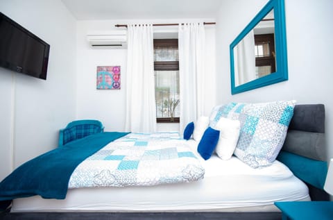 Bed, TV and multimedia, Bedroom, air conditioner