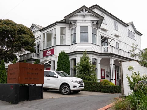 Property building, Time of day, Parking