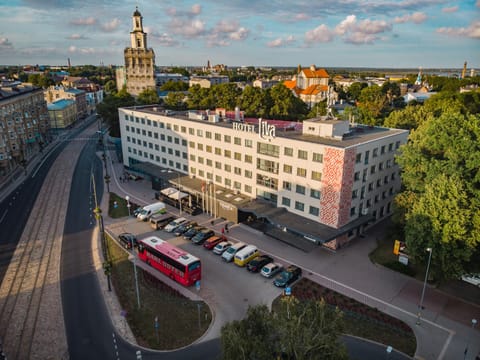 Facade/entrance, Bird's eye view