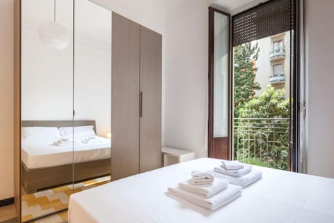 Bed, Day, Summer, Photo of the whole room, Bedroom, On site, towels, wardrobe