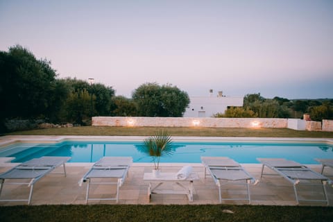 Day, Natural landscape, Pool view, Swimming pool, Swimming pool, sunbed