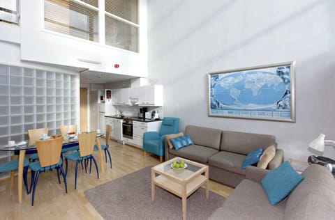 Kitchen or kitchenette, Living room, Seating area, Dining area