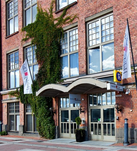 Property building, Facade/entrance, Property logo or sign