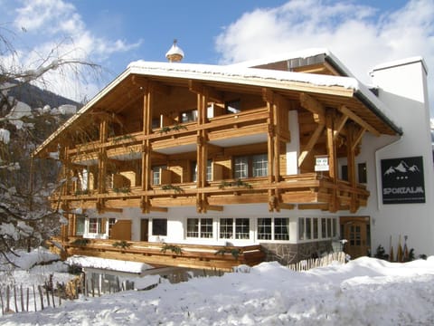 Facade/entrance, Winter