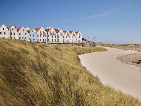Facade/entrance, Beach