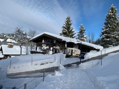 Property building, Facade/entrance, Winter