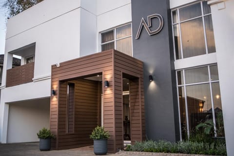 Property building, Facade/entrance, Property logo or sign