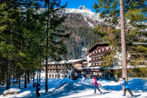 Facade/entrance, Billiard, Children play ground, Darts, Fishing, Golfcourse, Horse-riding, Ski School, Skiing, Table tennis, Food and drinks, Hiking, Cycling, Entertainment, Meals, Drinks, Alcoholic drinks, Non alcoholic drinks, Family
