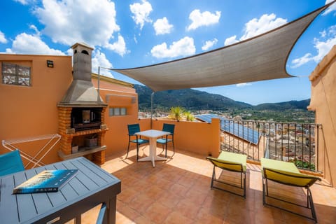 Property building, Balcony/Terrace, Living room