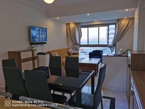 Property building, Communal lounge/ TV room, TV and multimedia, Living room, Seating area, Dining area, Sea view