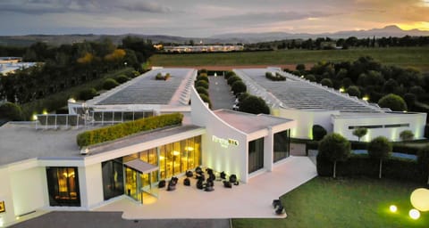 Facade/entrance, Bird's eye view