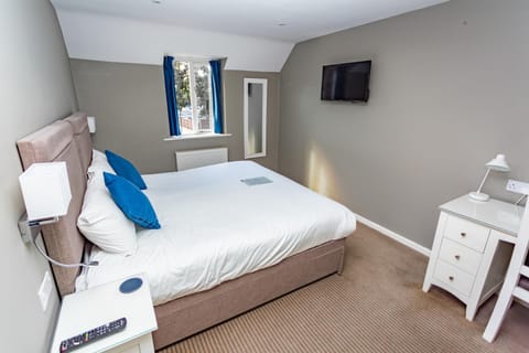 The Thatch Inn Hotel in Stroud District