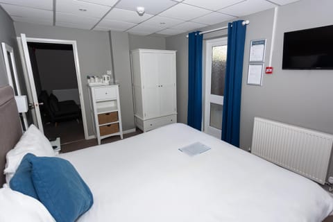 The Thatch Inn Hotel in Stroud District