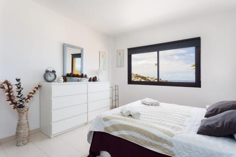 Bed, Photo of the whole room, Bedroom, Sea view