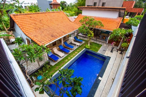 Property building, Garden, Garden view, Pool view, Swimming pool, sunbed