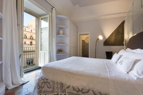 Decorative detail, Bedroom, City view