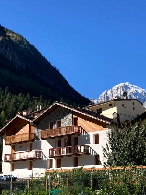 Property building, Balcony/Terrace