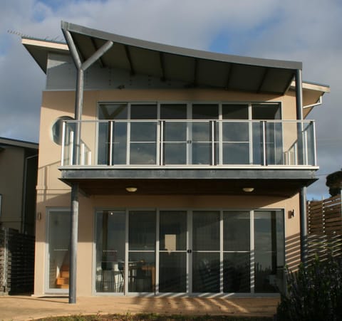 Facade/entrance, Bird's eye view