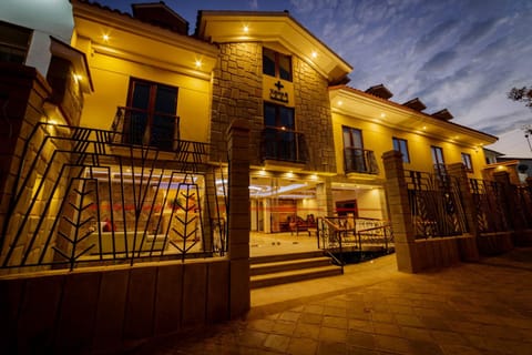 Facade/entrance