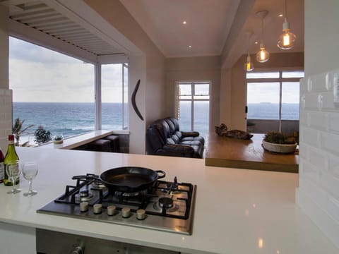 Living room, Seating area, Dining area, stove, kitchen