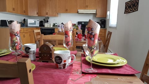 Dining area, Communal kitchen