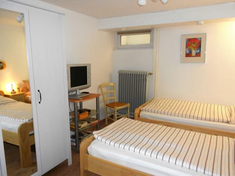 Bed, TV and multimedia, Other, Decorative detail, Bedroom