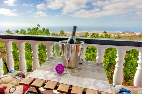 Balcony/Terrace, Garden view, Mountain view, Sea view, Street view