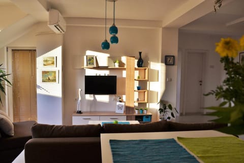 TV and multimedia, Seating area