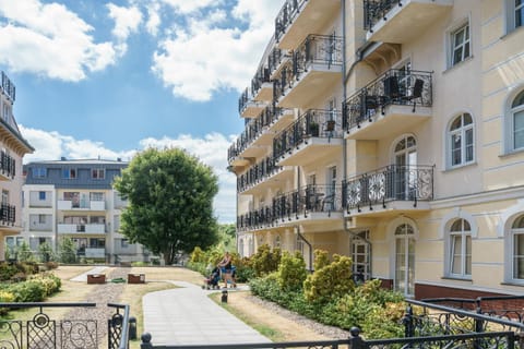 Facade/entrance, Floor plan
