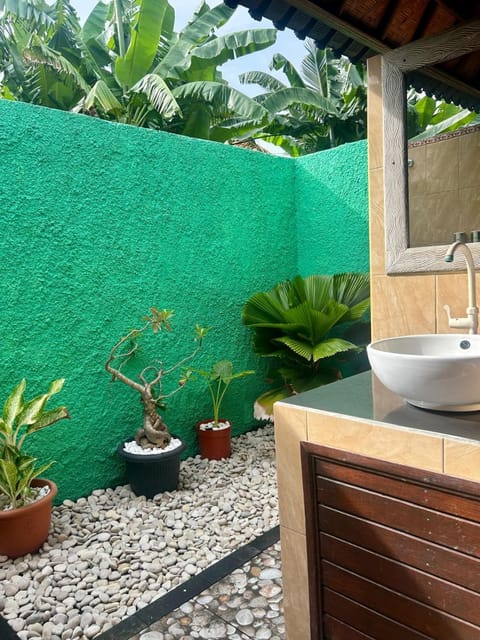 Island Garden Huts Lembongan Bed and Breakfast in Nusapenida