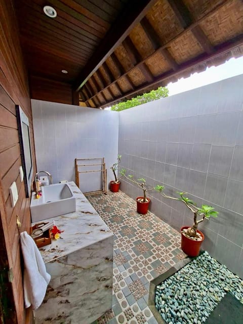Island Garden Huts Lembongan Bed and Breakfast in Nusapenida