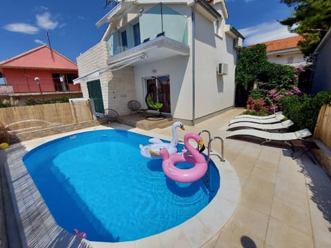 Property building, Swimming pool