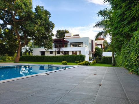 Property building, Swimming pool