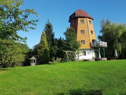 Property building, Day, Natural landscape, Garden, Garden view
