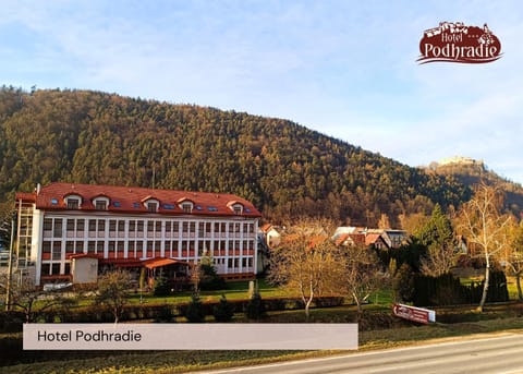 Property building, Neighbourhood, Natural landscape, View (from property/room), Decorative detail, Landmark view, Mountain view